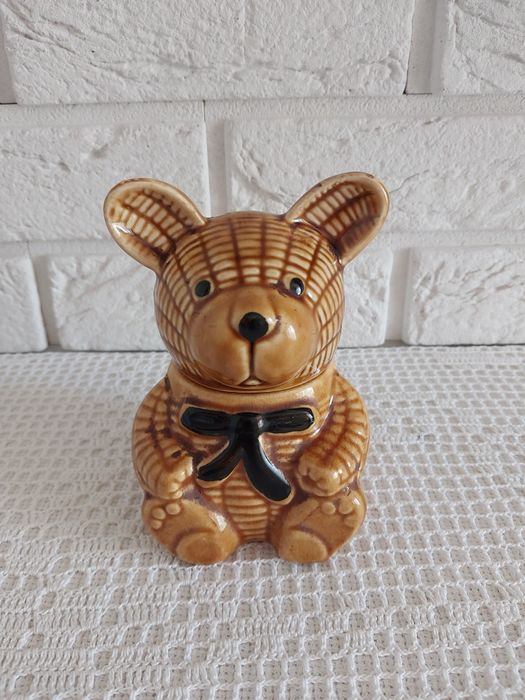 Ceramiczny pojemnik na miód.