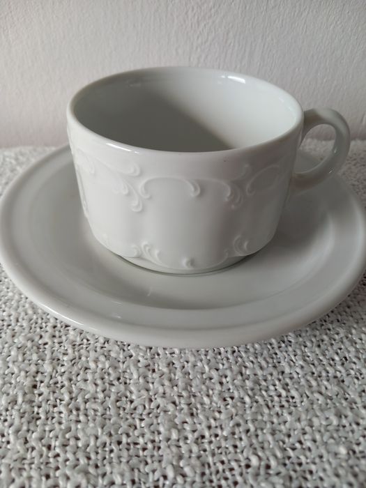 Filizanka  spodek porcelanowy  zestaw reliefy