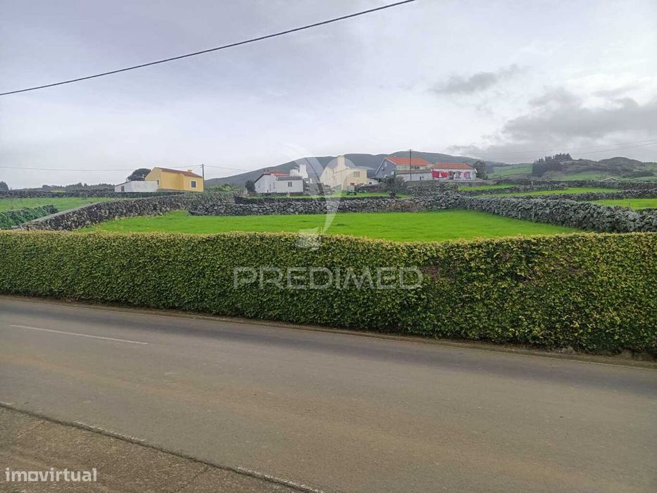 Terreno rústico urbanizável com excelente localização nas Doze Ribe...
