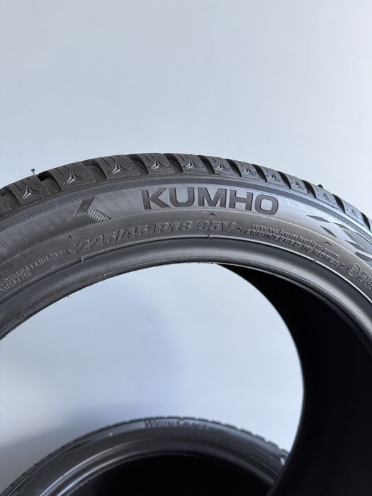 225/45 R18 95V XL Зимові шини Kumho WinterCraft WP52