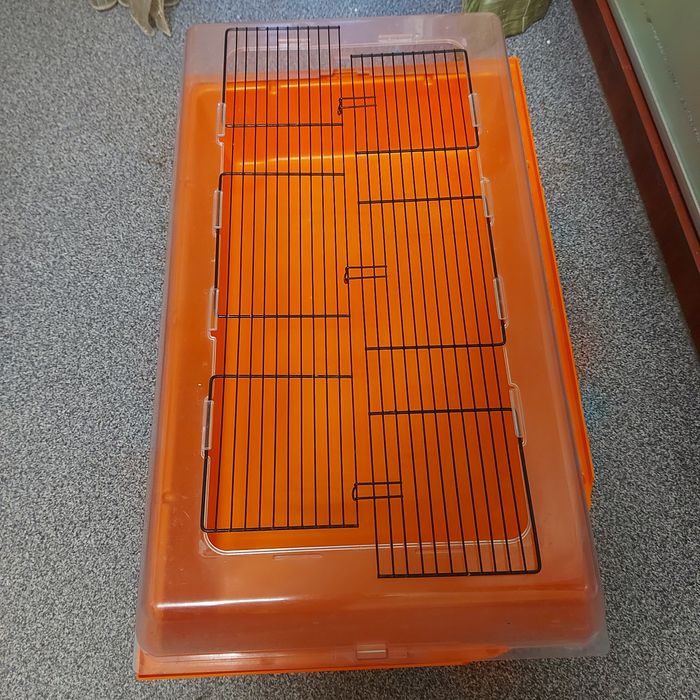 Клітка закритого типу для черепах