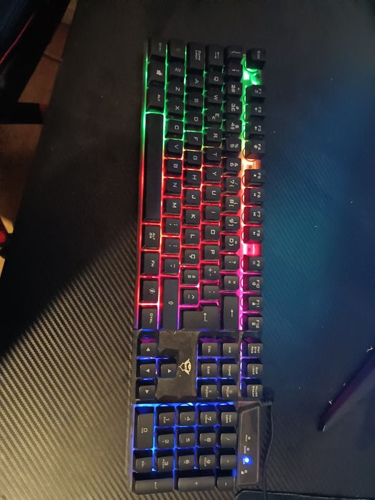 Teclado gamer quase novo