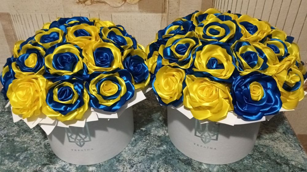 Букети з атласної стрічки під замовлення.