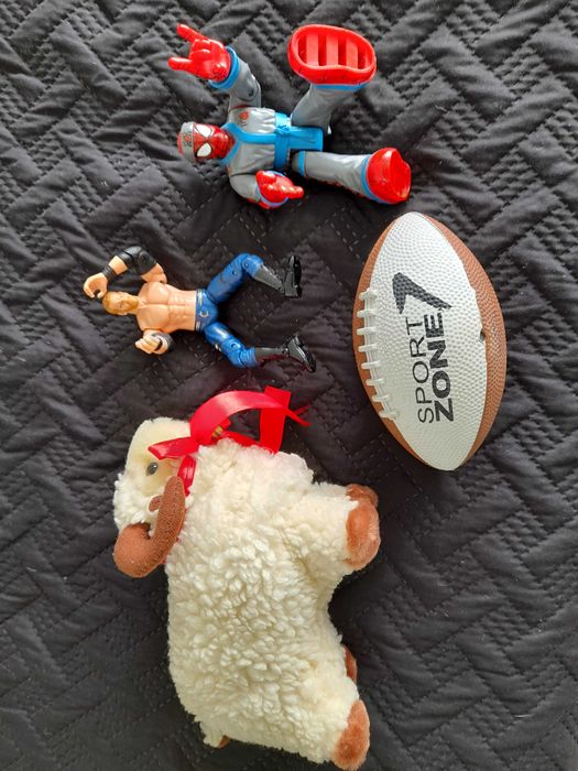 Brinquedos Bonecas e Peluches para crianças