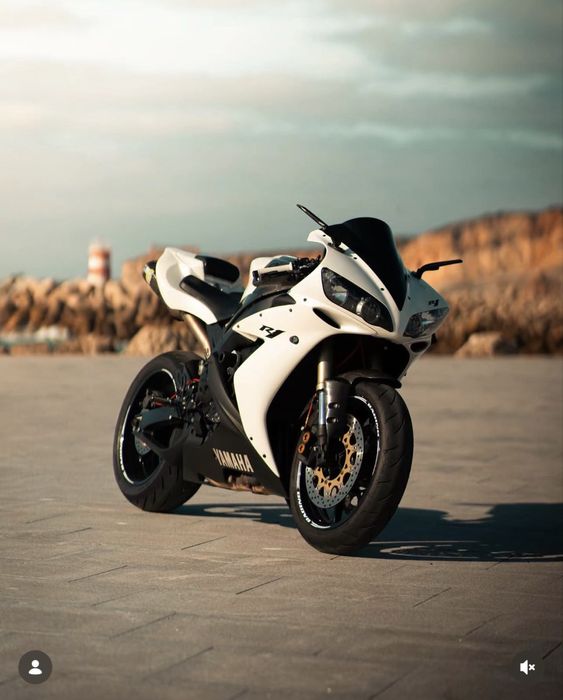 Yamaha R1 1000cc