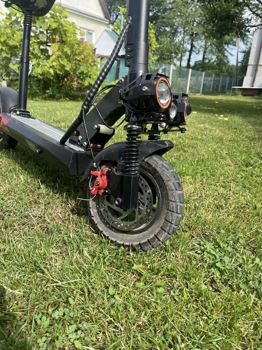 Електро самокат куго м4 про 2024 року.