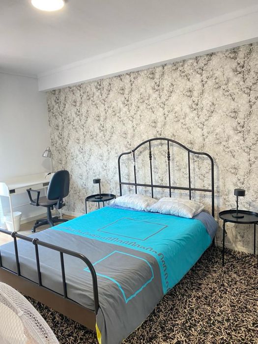 Quarto suite mobilado com varanda