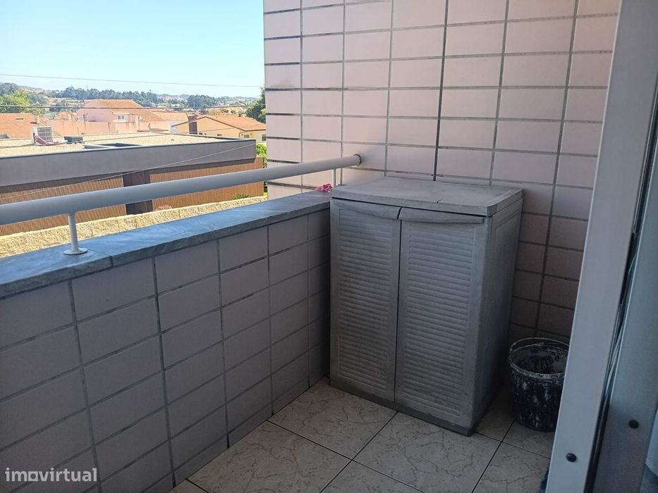 T2 mobilado com varanda , garagem em Canidelo