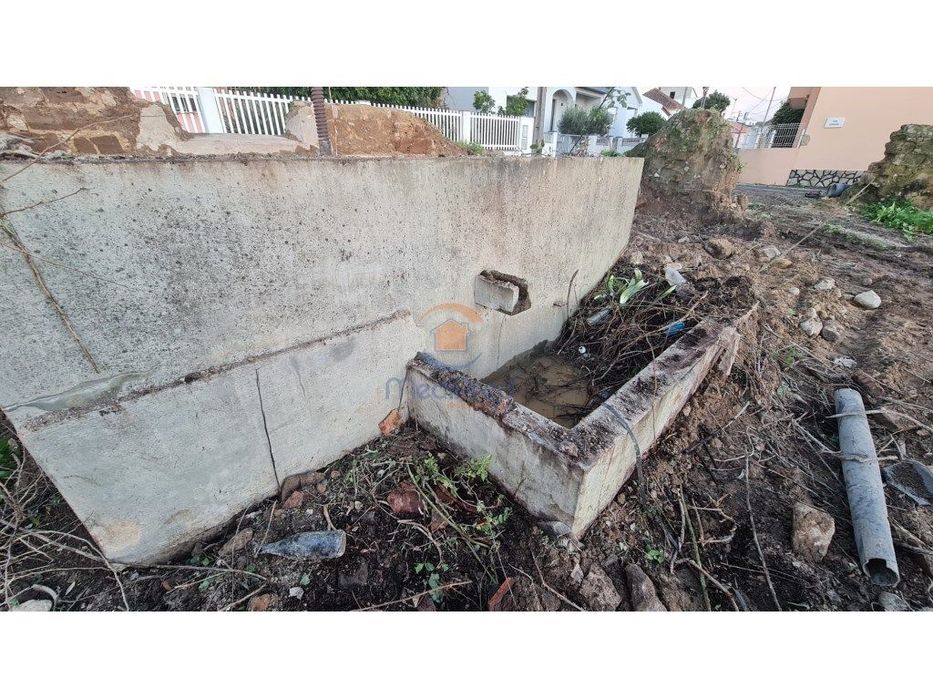 Ruína com 170 m2 em terreno com 1000 m2 | Arneiros, Ventosa TVD