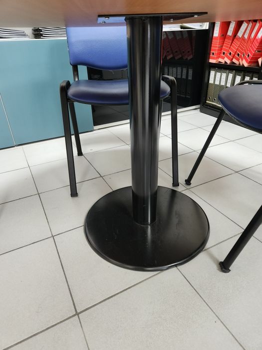 Mesa de reuniões redonda + cadeiras