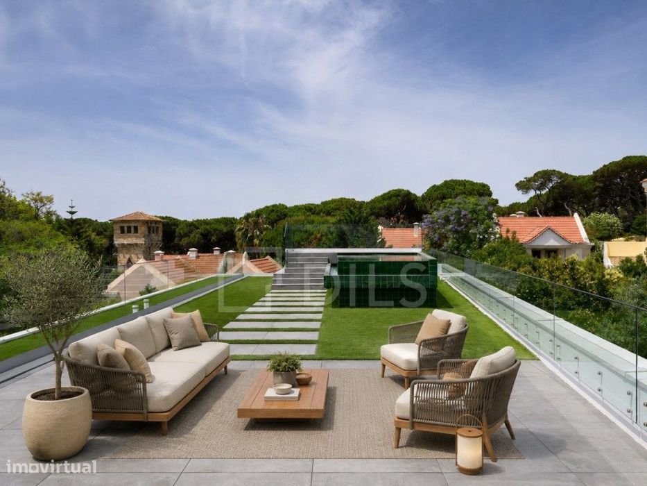 5-Bedroom Duplex Apartment with Private Pool in Estoril, Near C...