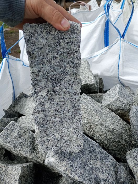 Kostka granitowa, palisada, słupki graniczne