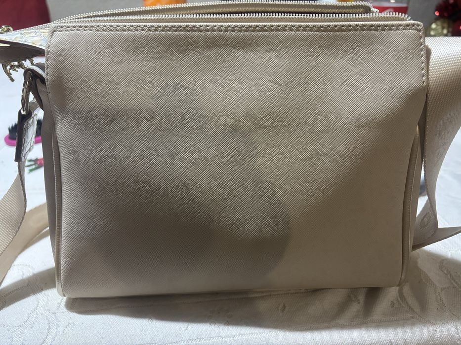 Mala tiracolo beje couro e verniz nova original oferta amostra perfum