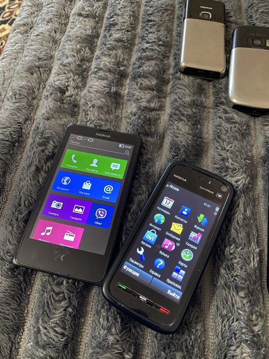 Nokia. Прості але робочі. Старенькі.