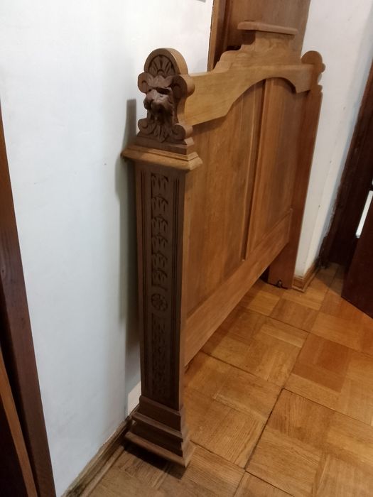 Zabytkowe odrestaurowane łóżko debowe