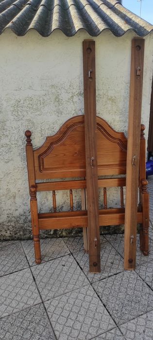 Um quarto de solteiro