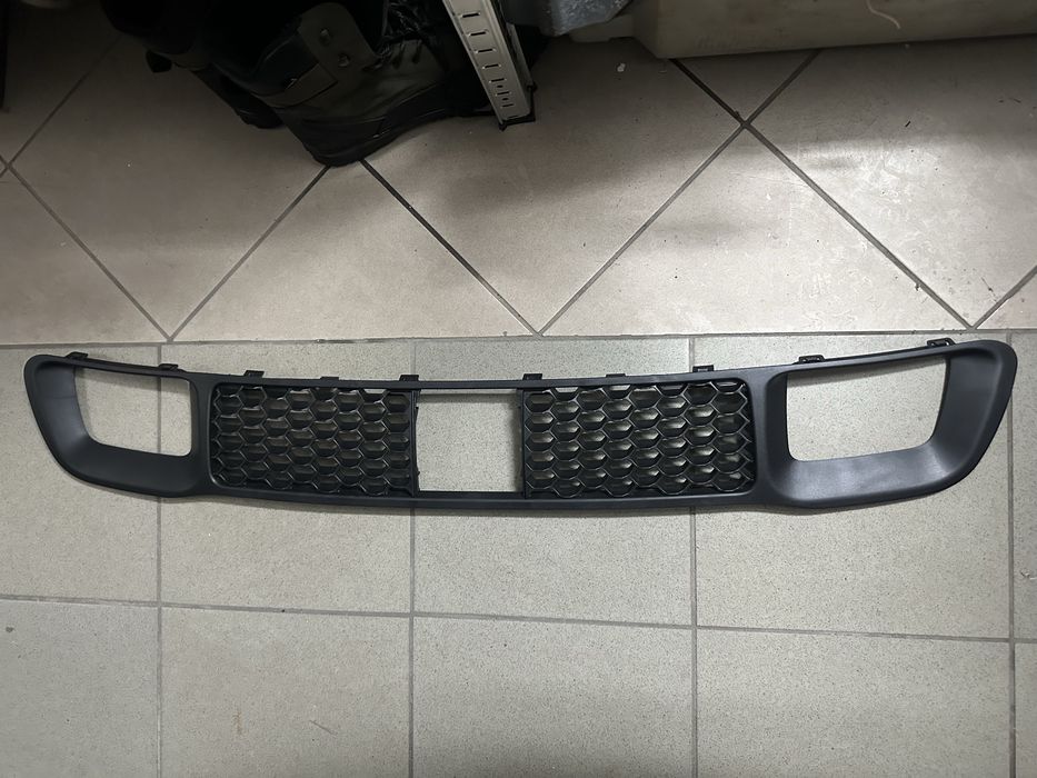 Atrapa zderzaka pod radar jeep grand cherokee wk2 14-17 r