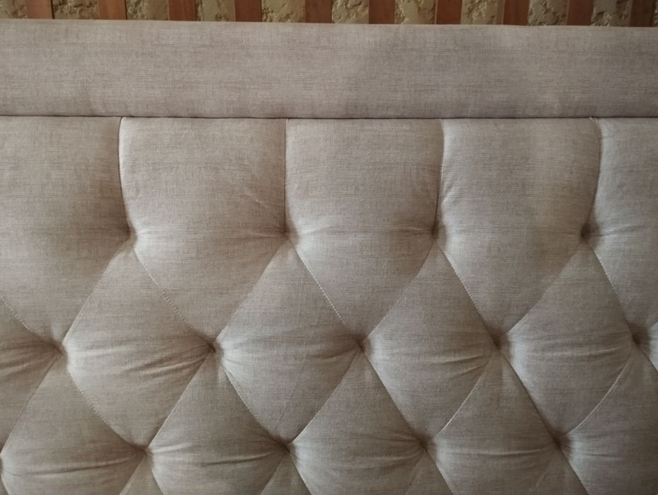 Cabeceira de cama estufada