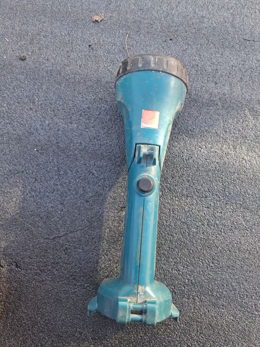 Makita ML120 latarka akumulatorowa