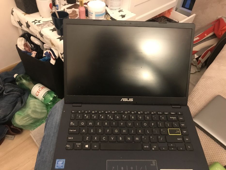 Laptop Asus ,bateria niesprawna