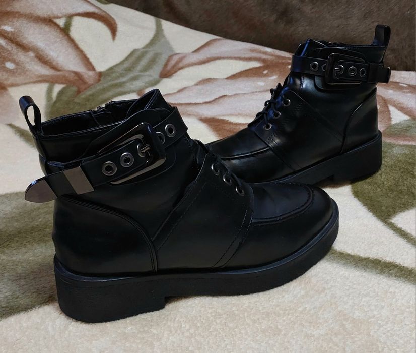 Женские кожаные ботинки