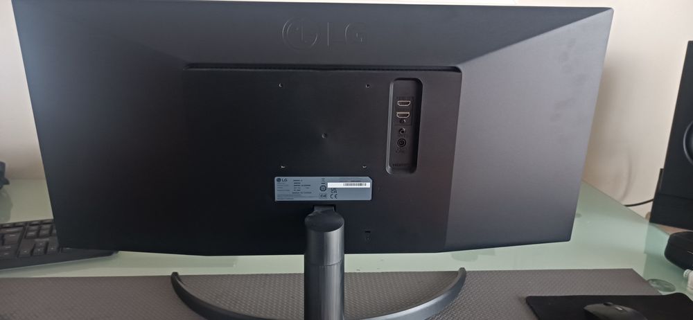 Monitor LG ULTRAWIDE 29 com ecrã partido