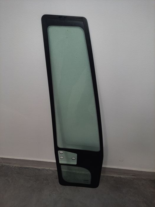 Скло дверей форточка Івеко