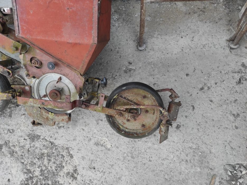 Продам секції бурякової сівалки