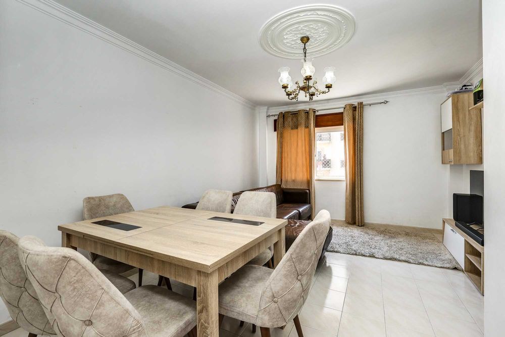 APARTAMENTO T3 VENDA NO CARREGADO PERTO DO OUTLET SHOPPING CAMPERA