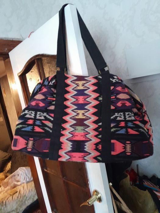 Гарна сумка,дорожня,вмістка.