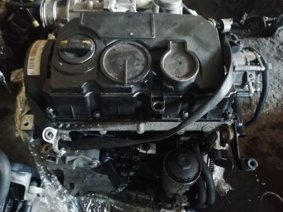 Двигун мотор 1,9 BLS Volswagen Caddy 2004-10 Golf 5 Skoda a5 Passat B6