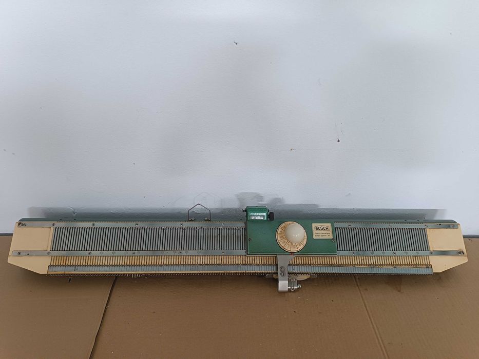 Máquina de tricotar antiga marca Busch