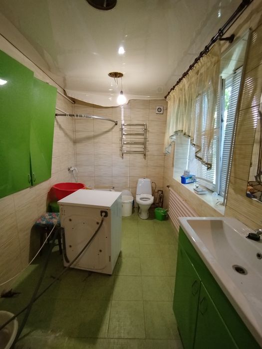 Продається просторий будинок 123м² на два окремих житла 6 cоток р-н Лиса Гора. Автономне опалення  і всі необхідні комунікації. Гараж на 2 автомобілі