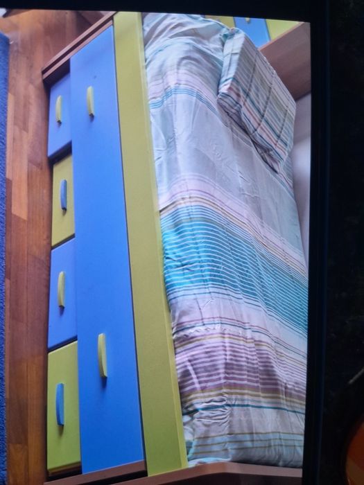 Cama dupla com dois colchões