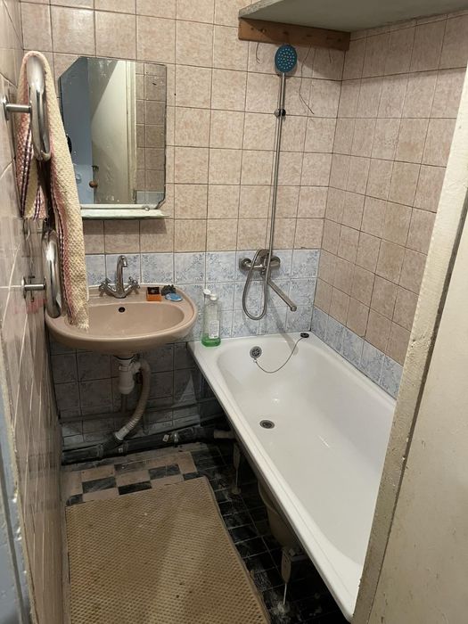 Сдам 2 кв м Студенческая, Валентин. 4000 гр. торг. Военных можно.  .