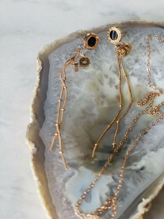 Золоті прикраси, біжутерія, срібло, позолота