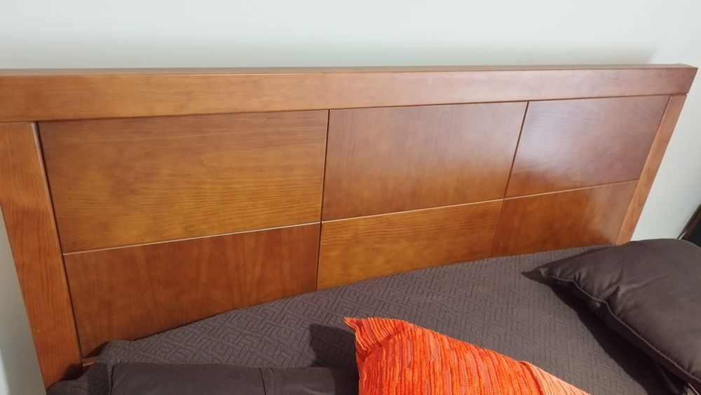 Vende se quarto(pinho maciço)