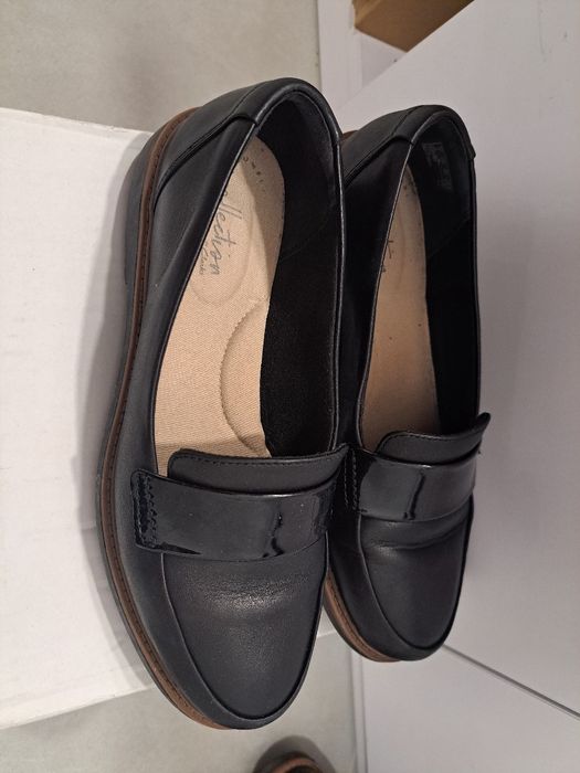 фірмові лофери clarks