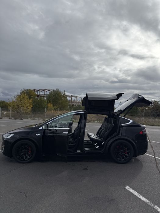 Тесла модел х 84км родного пробега