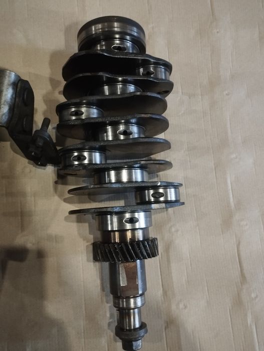 Коленвал ГБЦ subaru 2.0 дизель