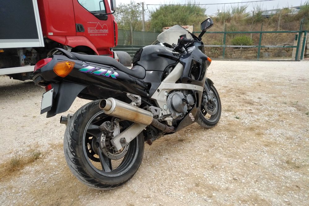 Kawasaki ZZR600 – 1994 – 42.041 km – 2 Donos