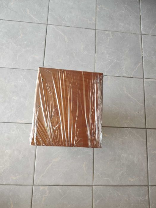 Estantes em Madeira de Pinho Maciço