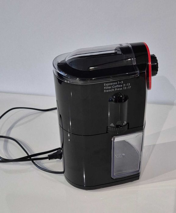 Zestaw: Ekspres De'Longhi Dedica EC 685 + Młynek Melitta Molino