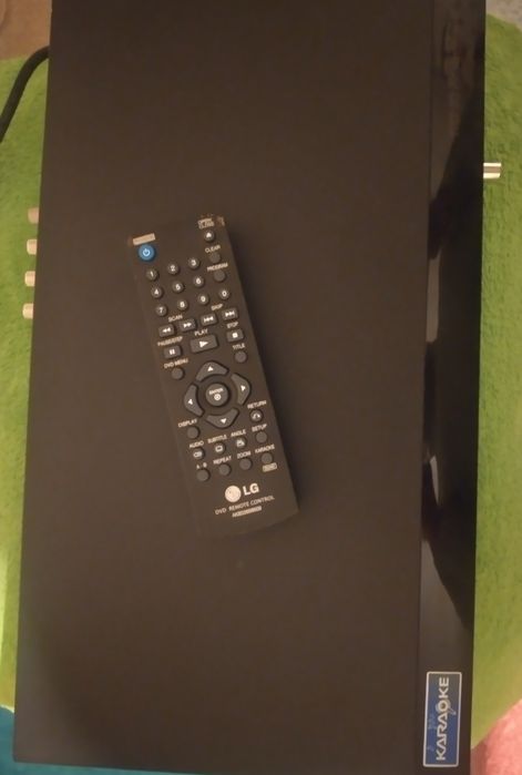 Мультиформатний DVD-плеєр LG з караоке