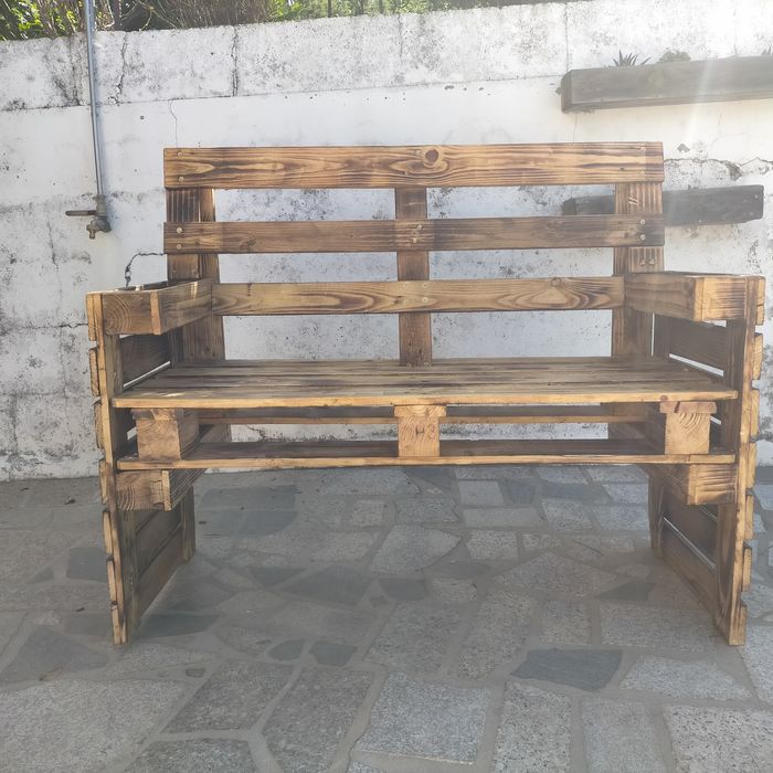 Sofá feito de paletes