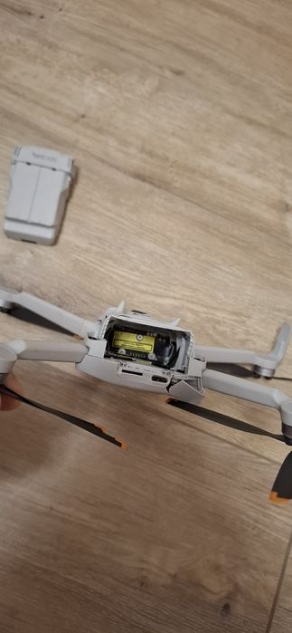 Dron DIJ 4 pro    uszkodzony