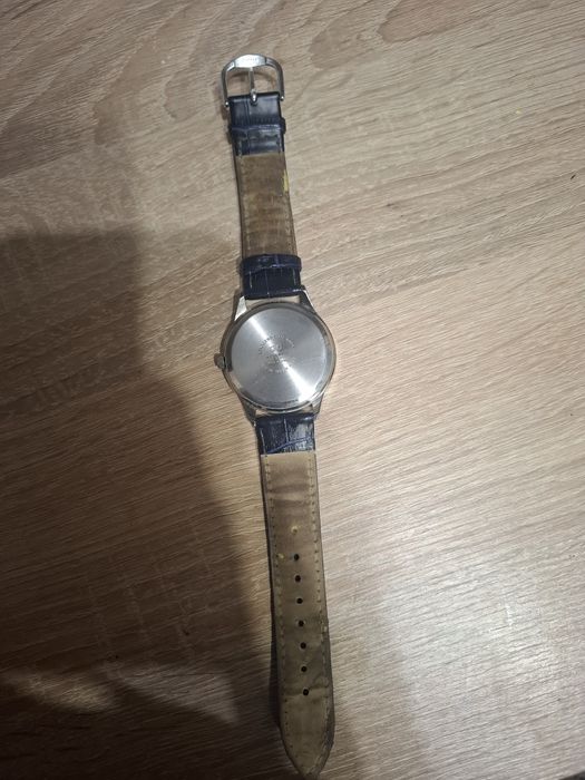 Б/у  годиник STAINLESS STEEl BACK