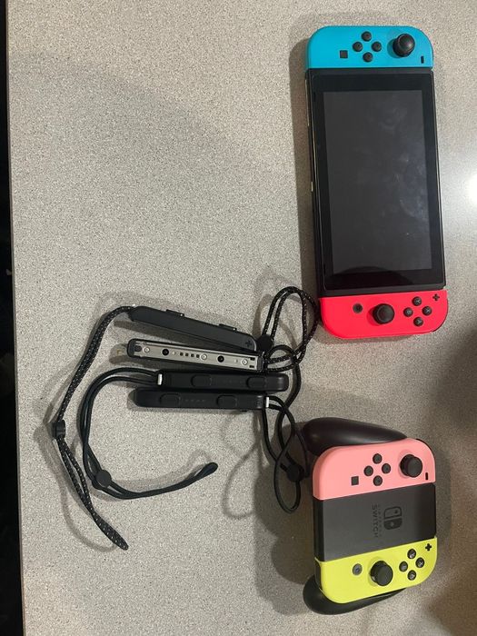 Nintendo Switch Desbloqueada + 4 Joy-Cons com dezenas de jogos incluidos