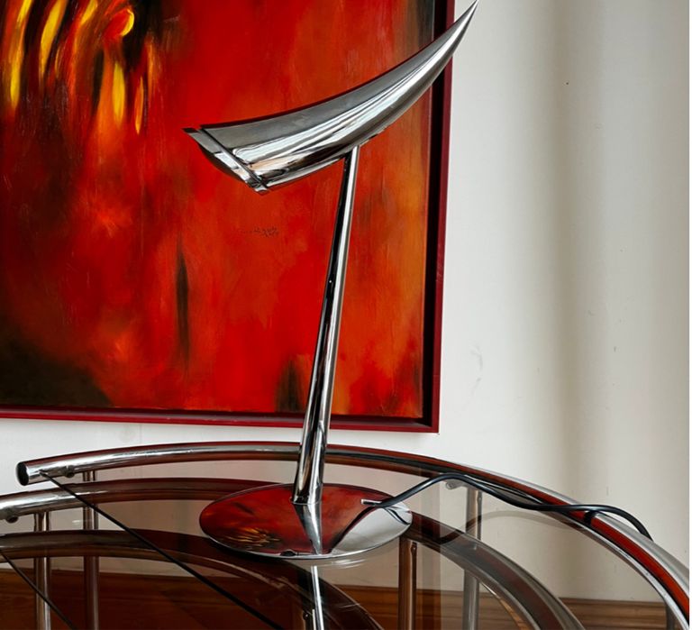 Flos lampa stołowa Ara. Projekt Phillippe Starck