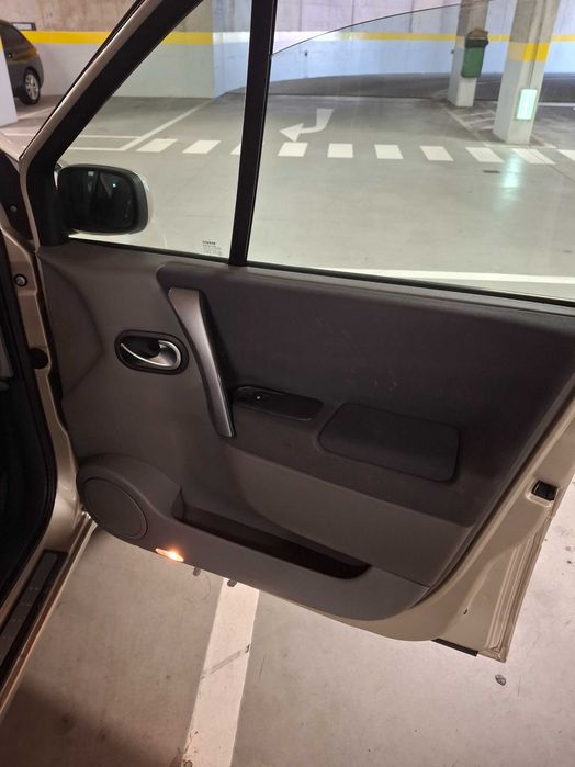 Renault Scénic — fotografia 8
